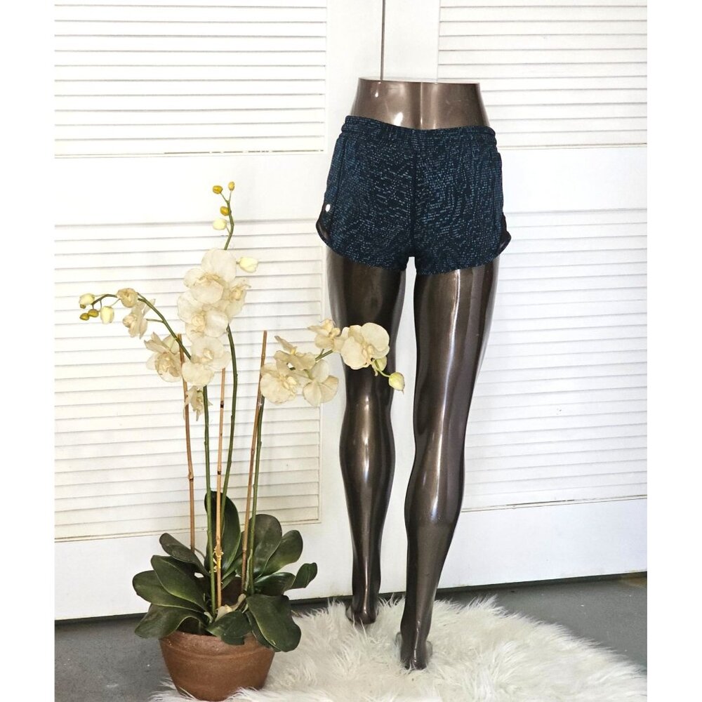 Lululemon Women's Blue Black Teal  Hotty Hot Short Pulse  Size 4 1808 - Picture 5 of 16